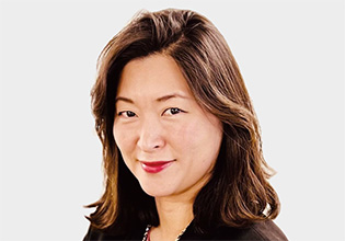 Head shot of Kelly Yoon